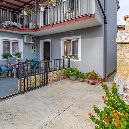 Lovely Apartment In Premantura With Wifi Exteriör bild